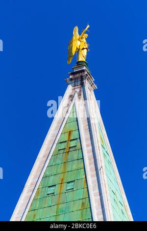 Die Spitze des Markusplatzes`s Campanile di San Marco-Glockenturm der Markuskirche`s auf dem Markusplatz in Venedig, Italien, Stockfoto